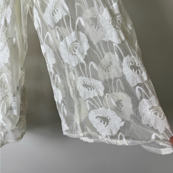 Guess Jeans shear top size small - Picture 6 of 6